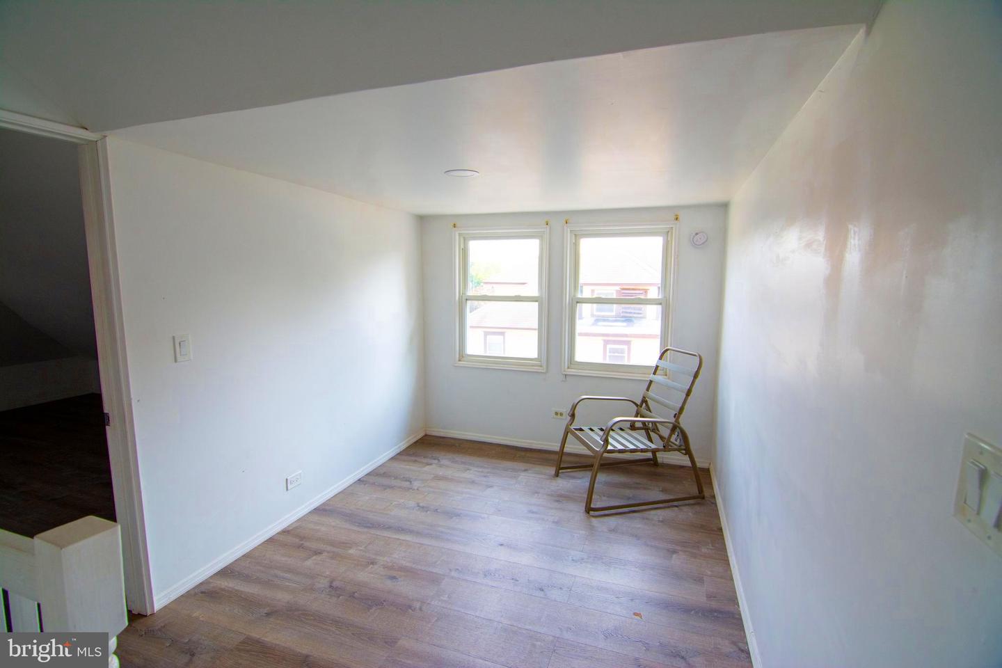 219 Park Ln Property Photo 17