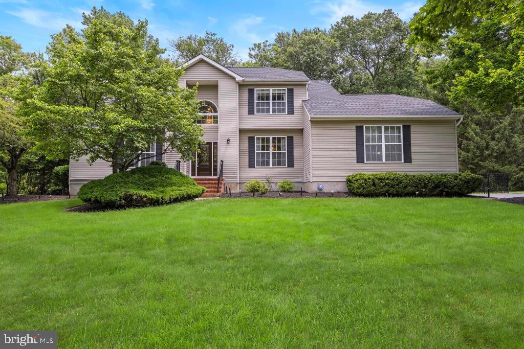 15 ARNOLD LN