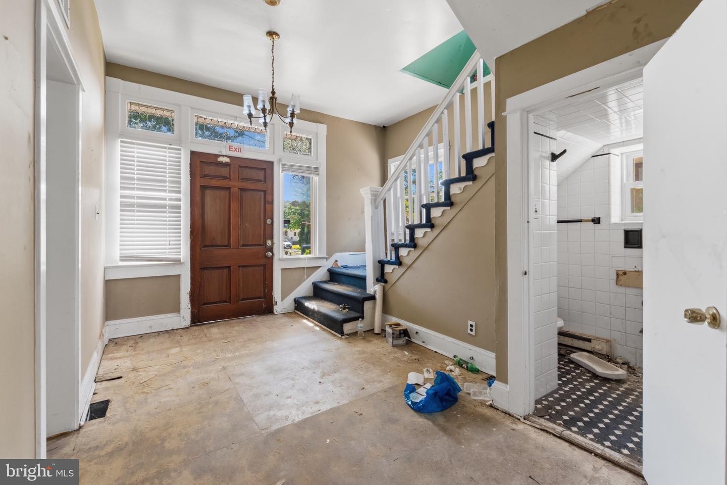 908 W State St Property Photo 3