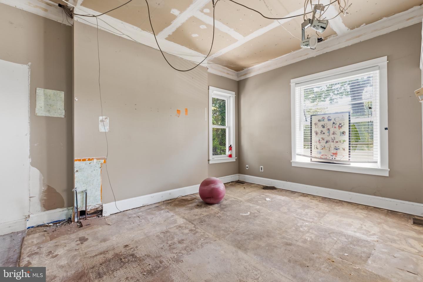 908 W State St Property Photo 6