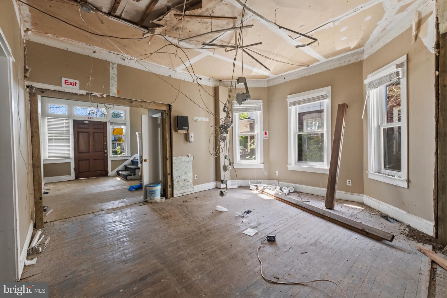 908 W State St Property Photo 9