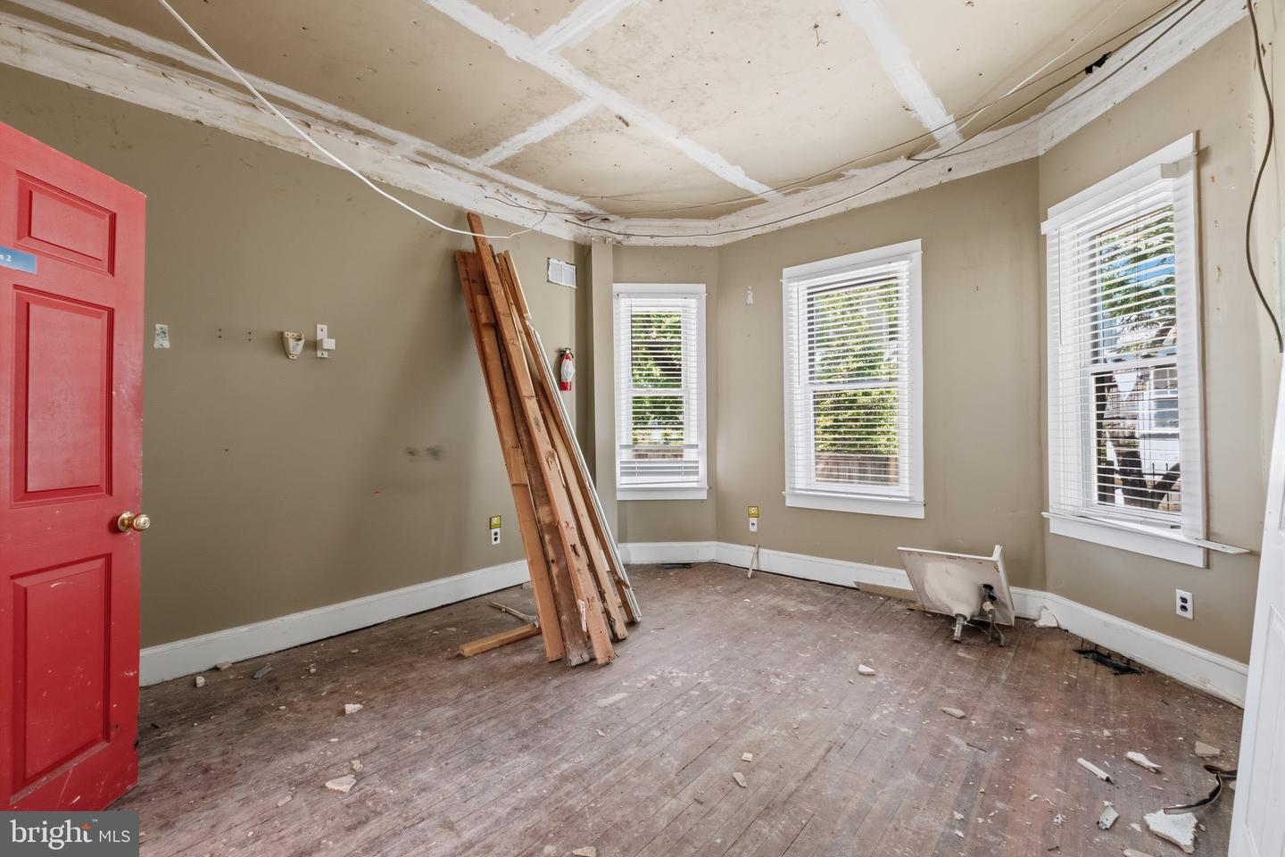 908 W State St Property Photo 10