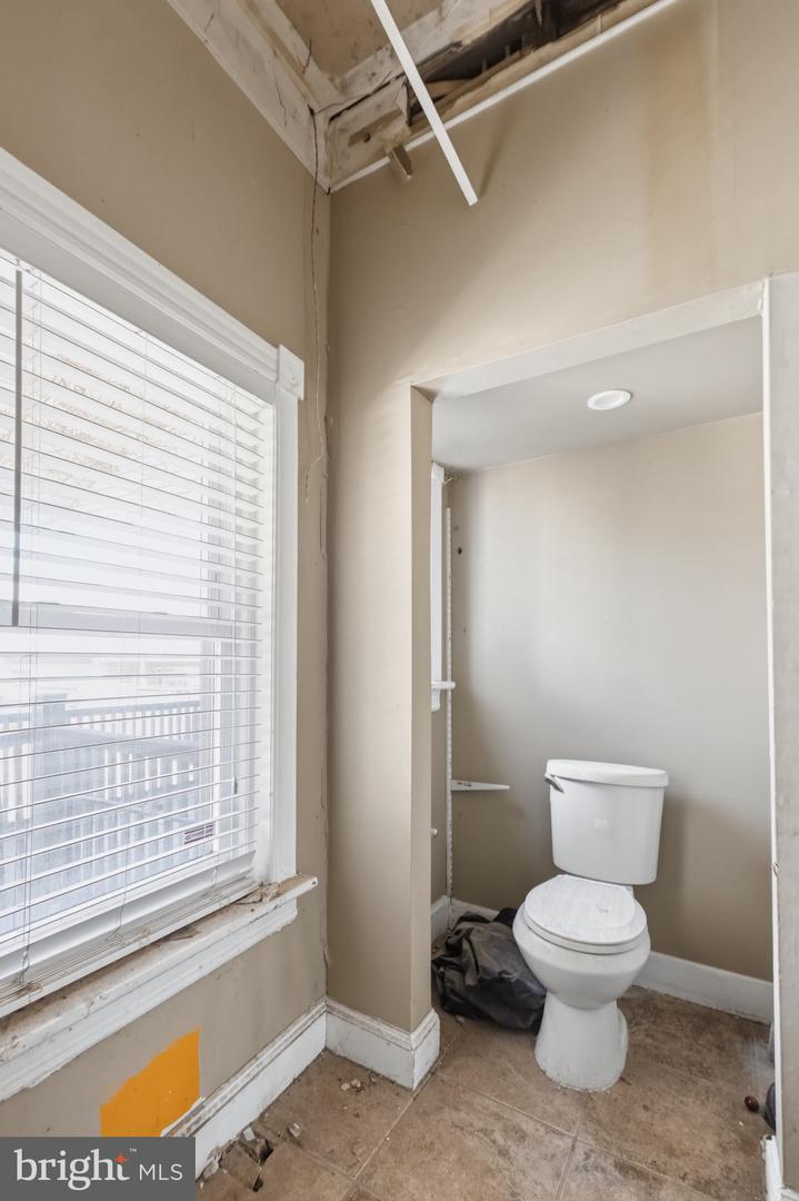 908 W State St Property Photo 12