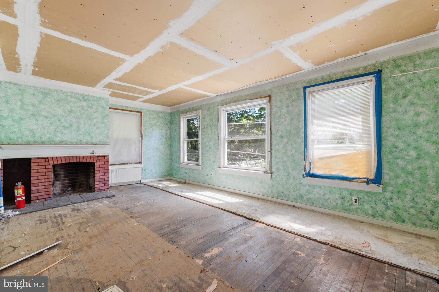 908 W State St Property Photo 14