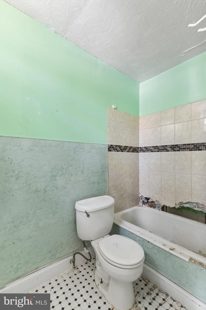 908 W State St Property Photo 18