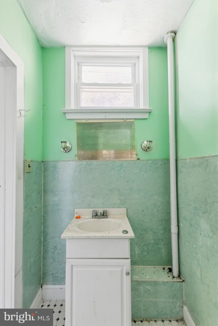 908 W State St Property Photo 19