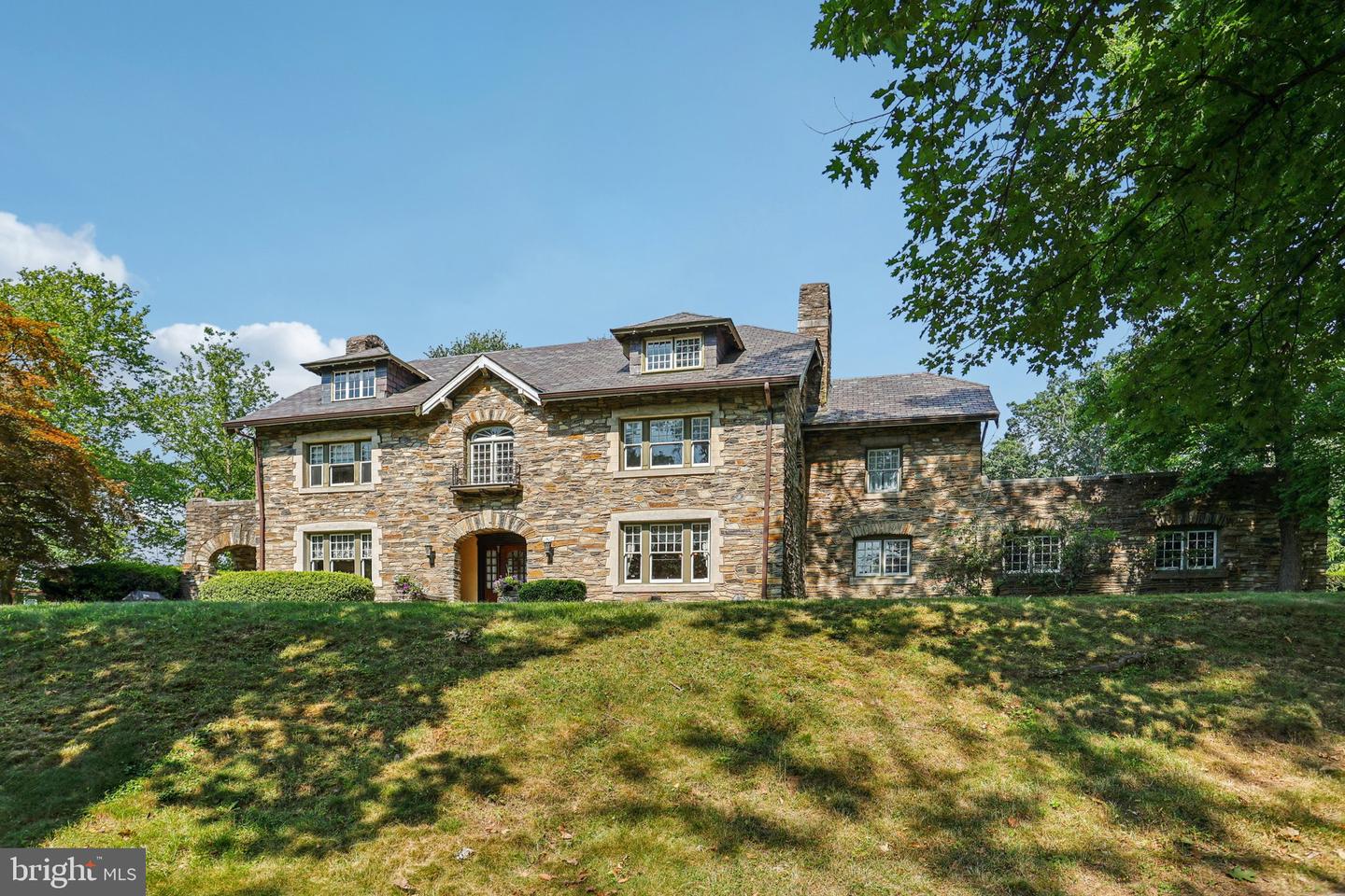 3 Belmont Cir Property Photo 3