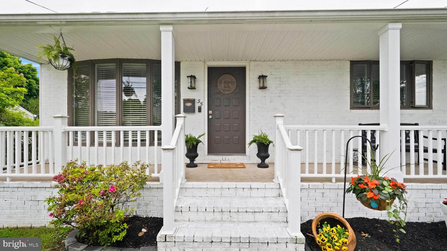 35 Baltusrol St Property Photo 3
