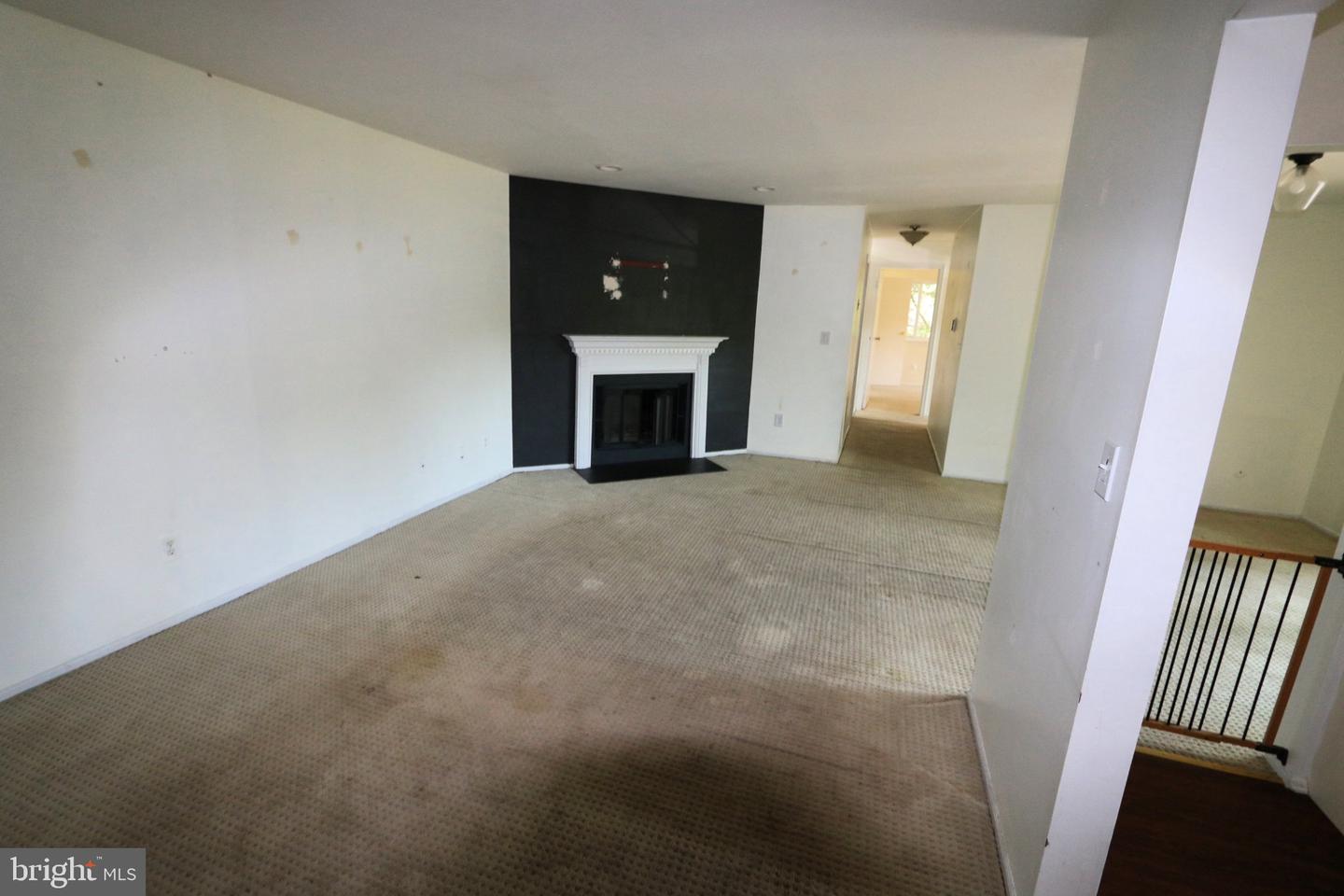 121 Wood Mill Rd Property Photo 5