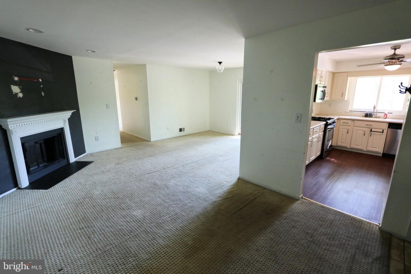 121 Wood Mill Rd Property Photo 6