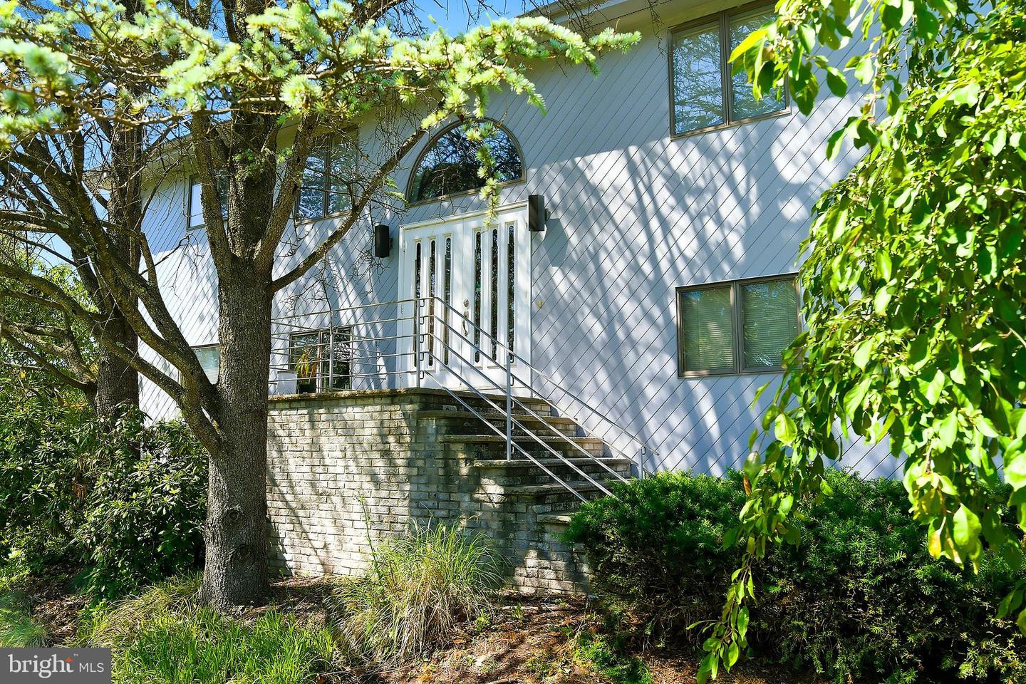 801 Hughes Dr Property Photo 4