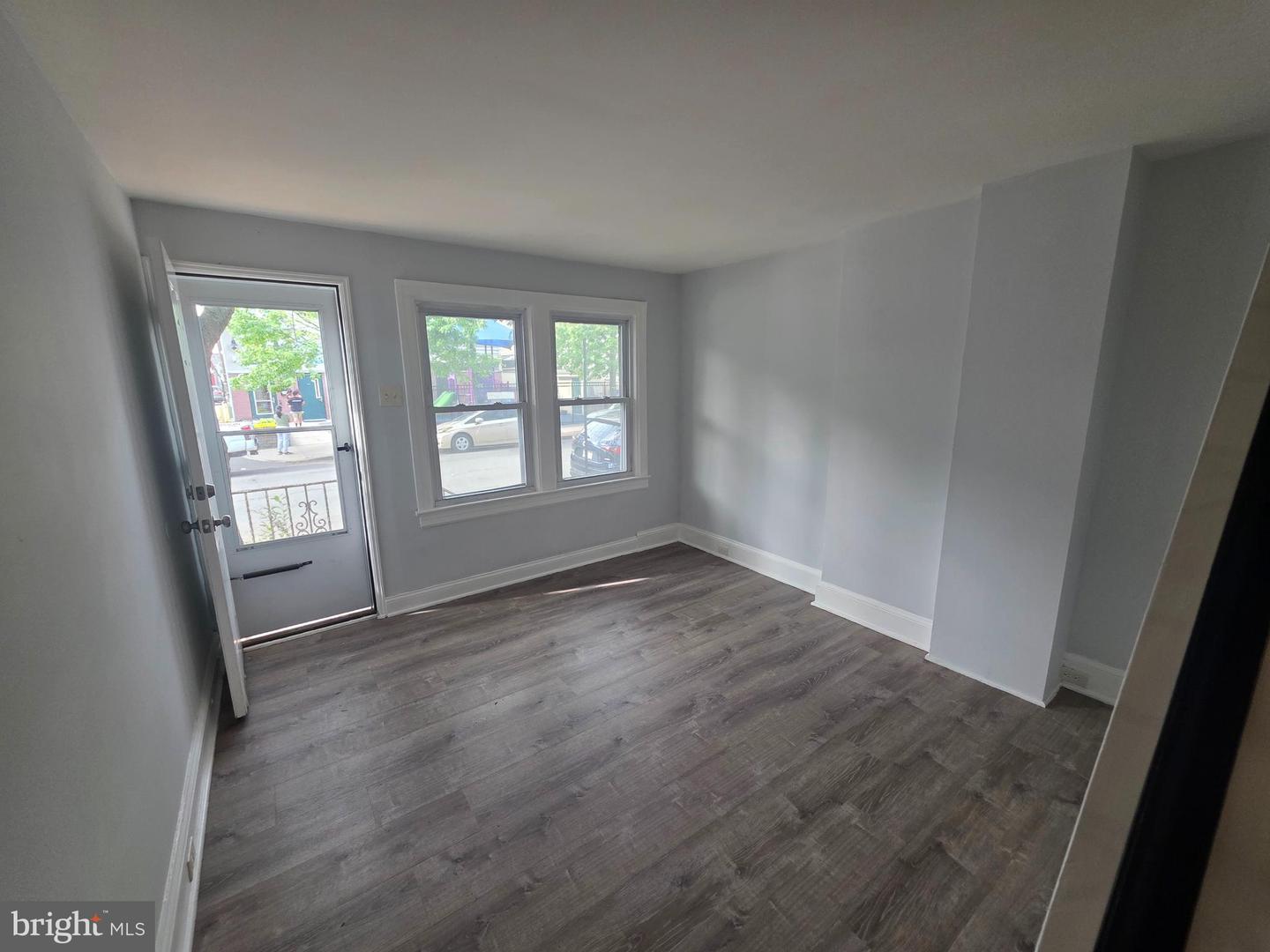714 ROEBLING AVE Property Photo 1