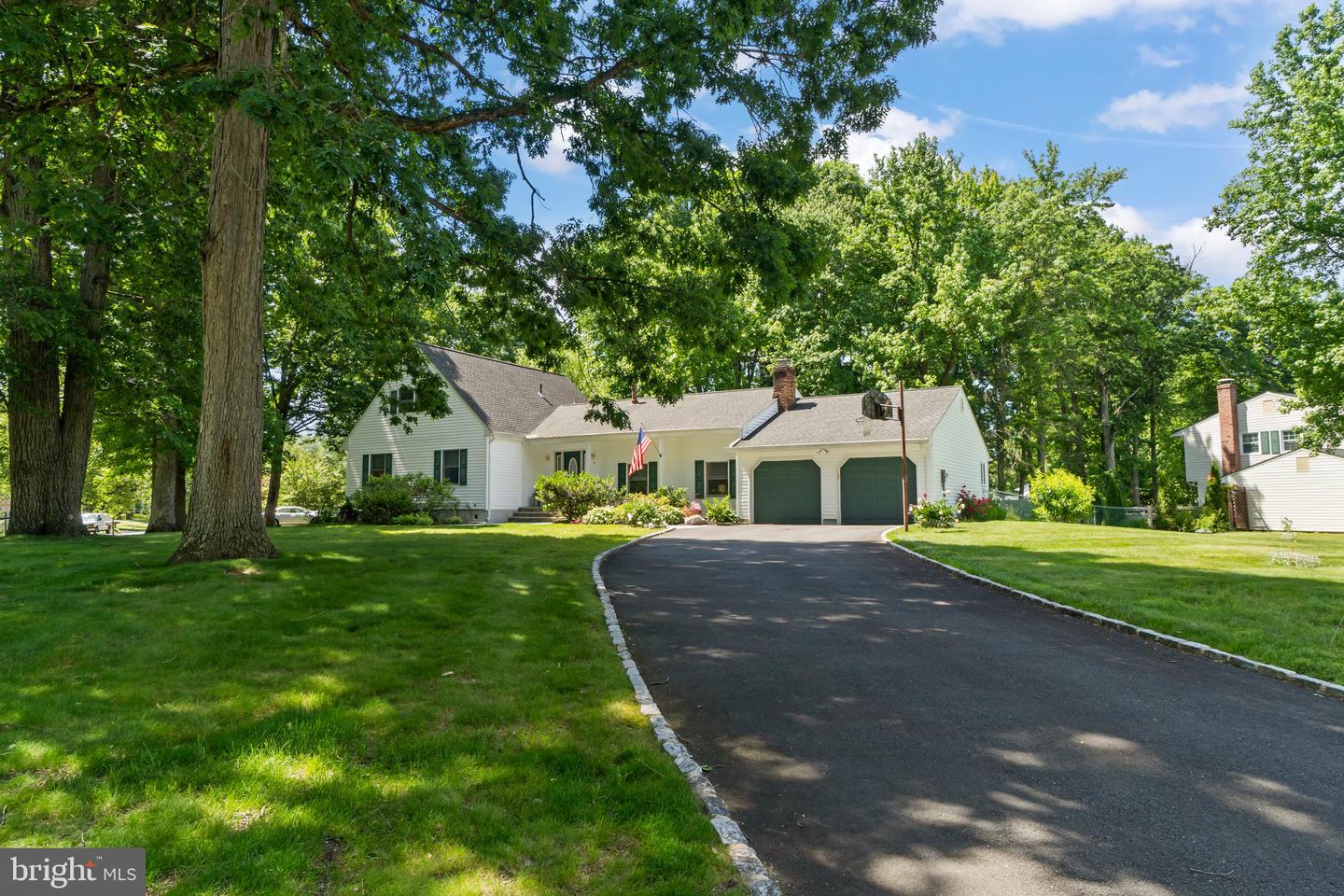 2 Holly Dr Property Photo 1