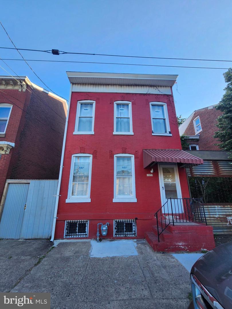1059 S Clinton Ave Property Photo 1