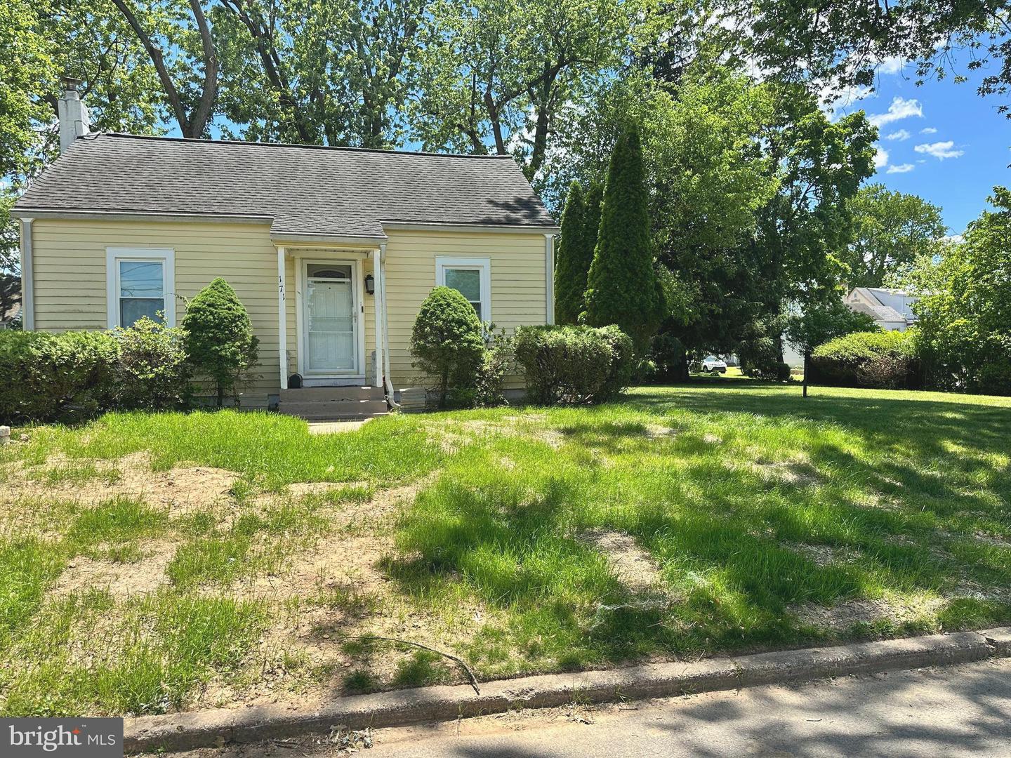 171 Claflin Ave Property Photo 2