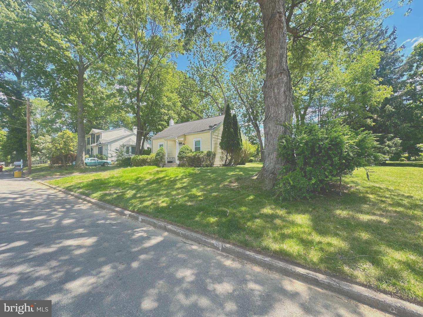 171 Claflin Ave Property Photo 3