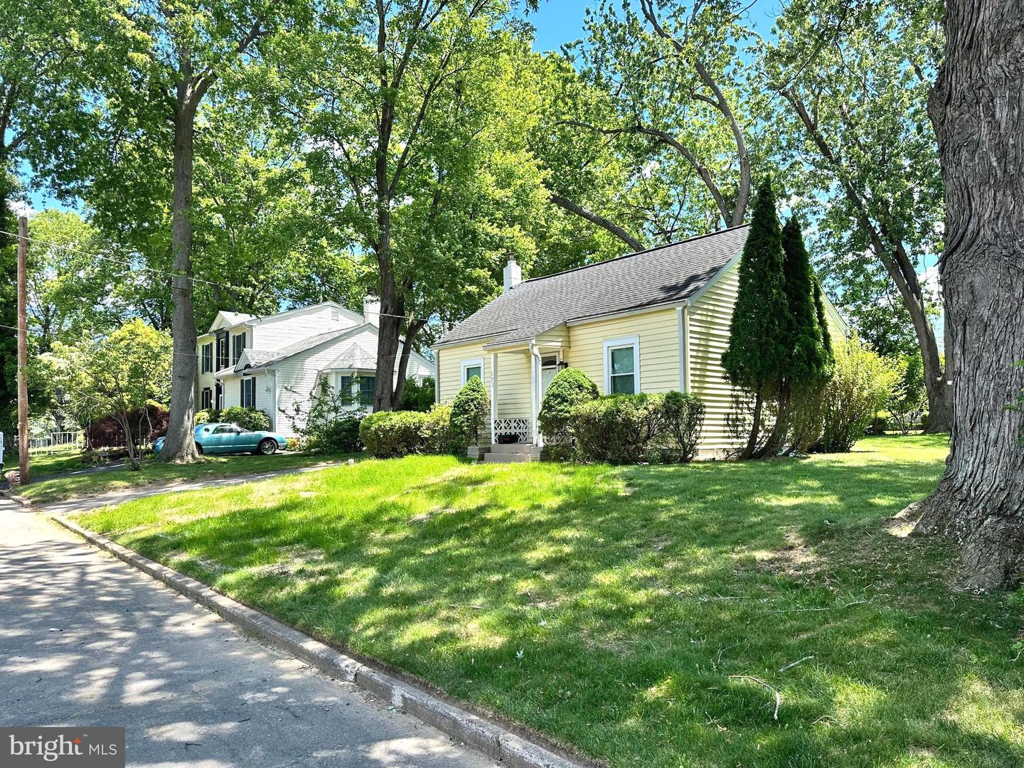 171 Claflin Ave Property Photo 4