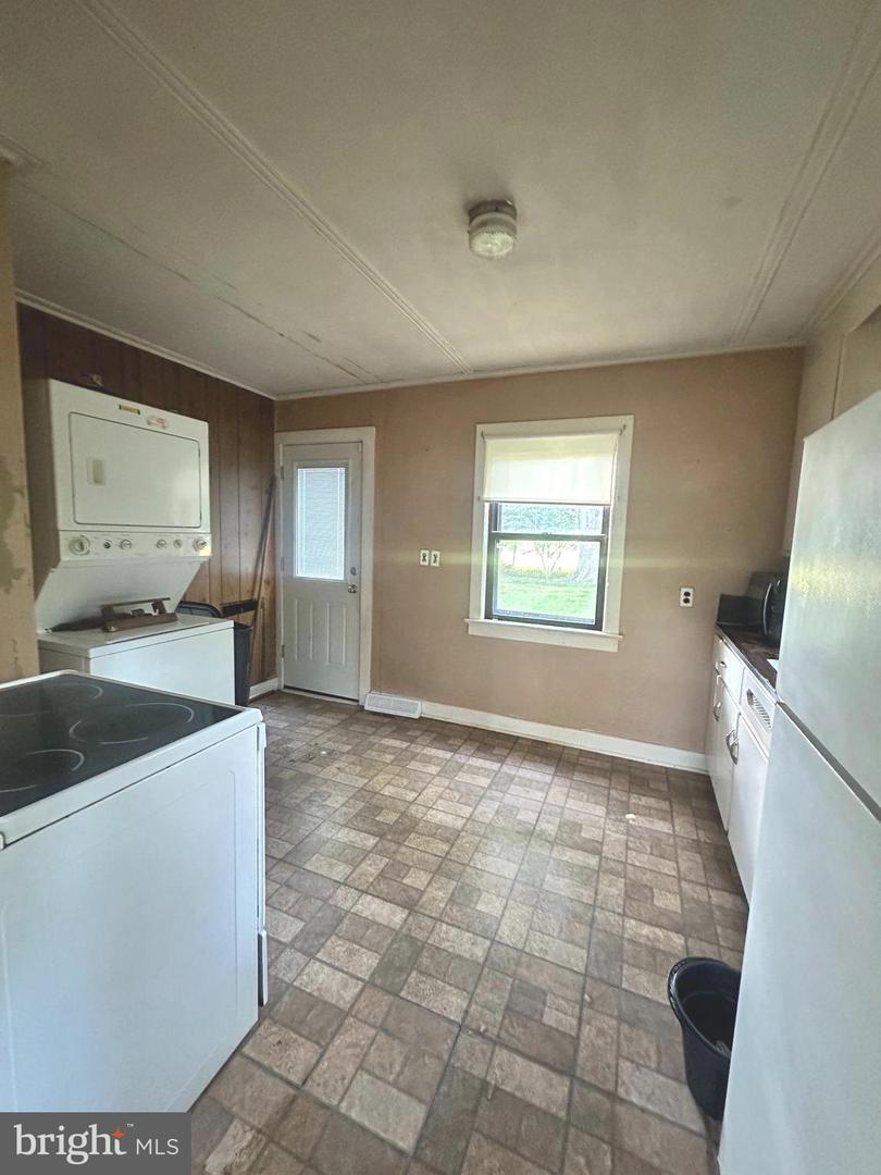 171 Claflin Ave Property Photo 7