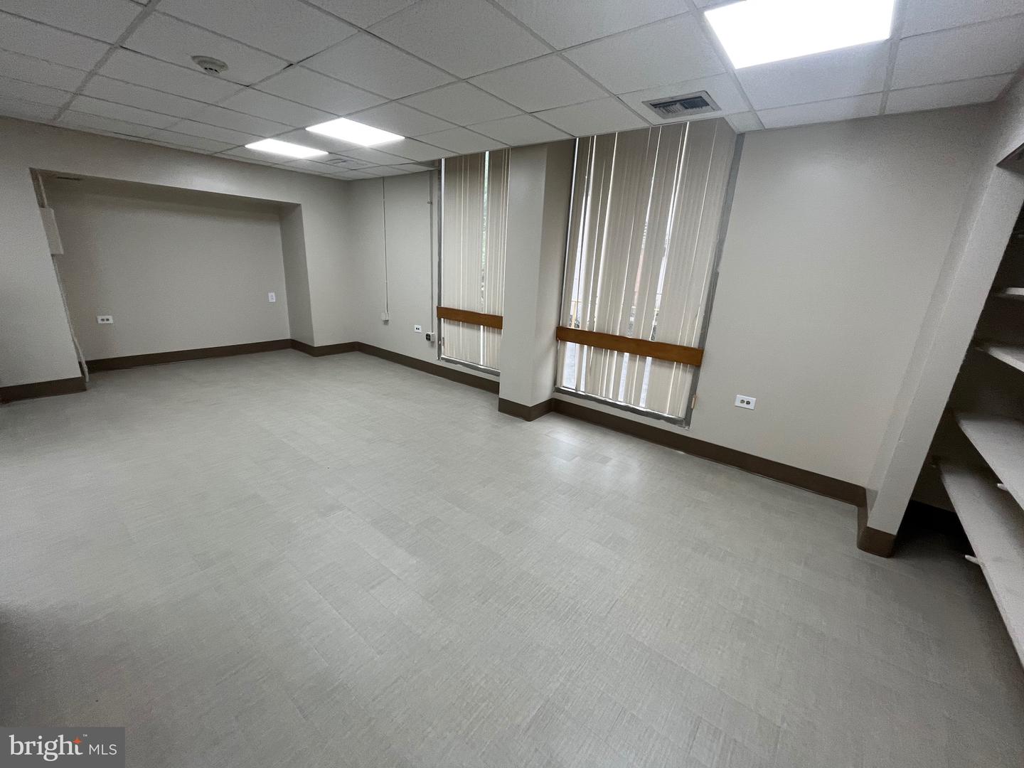 487-489 W State St #1-60 Property Photo 5
