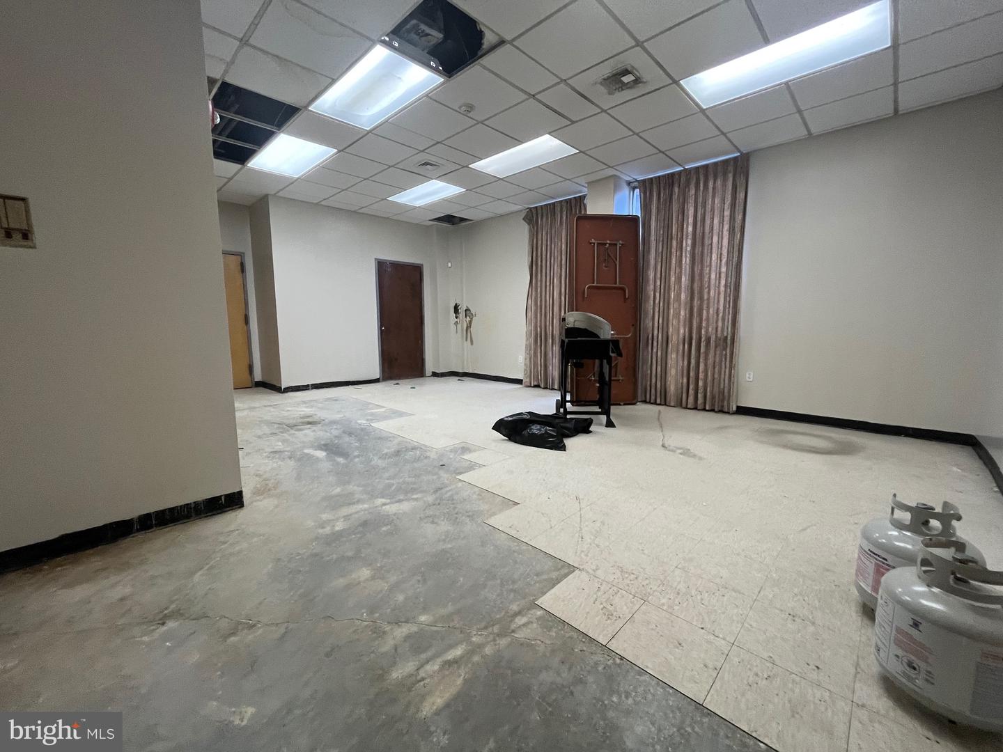 487-489 W State St #1-60 Property Photo 11