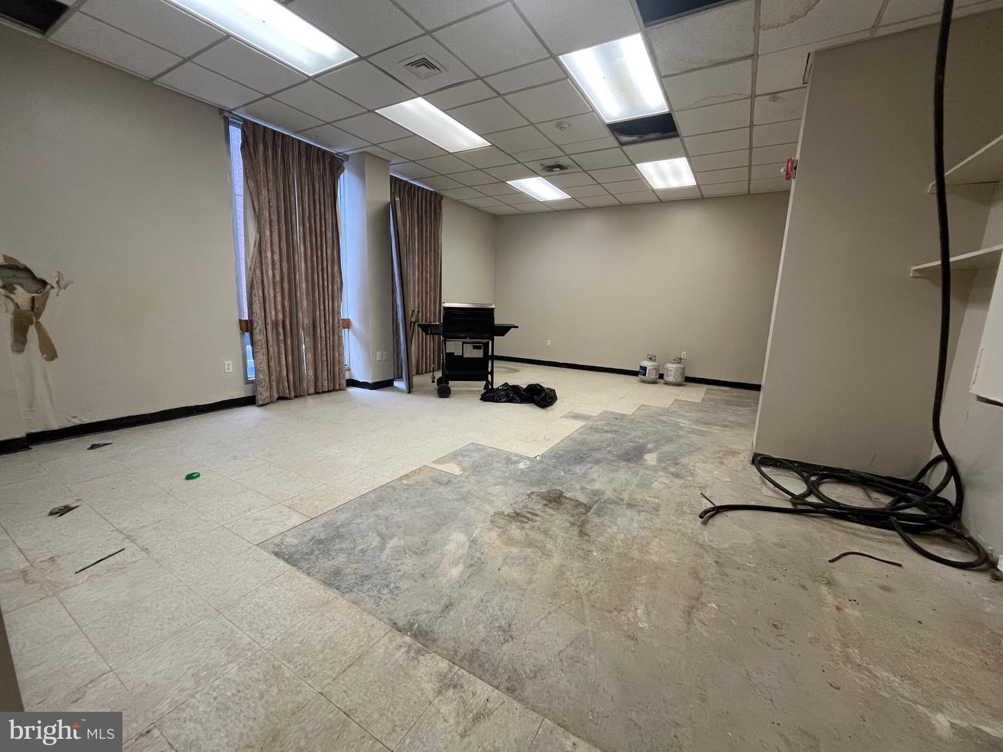 487-489 W State St #1-60 Property Photo 12