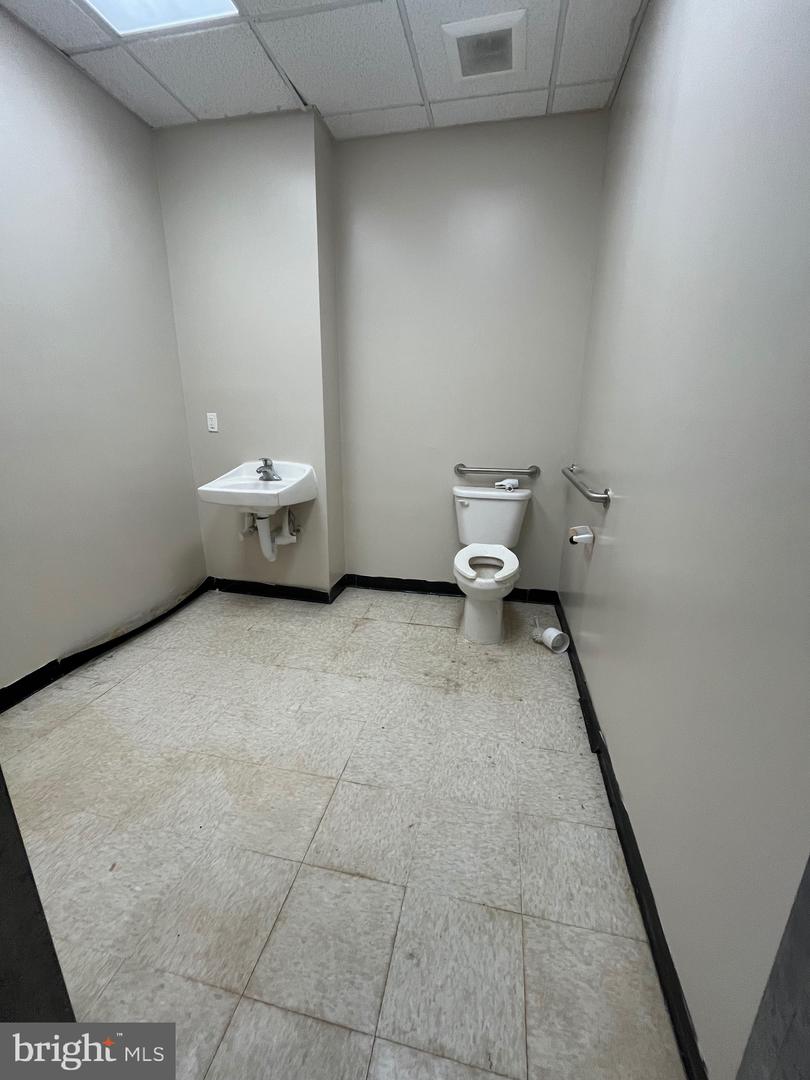 487-489 W State St #1-60 Property Photo 13