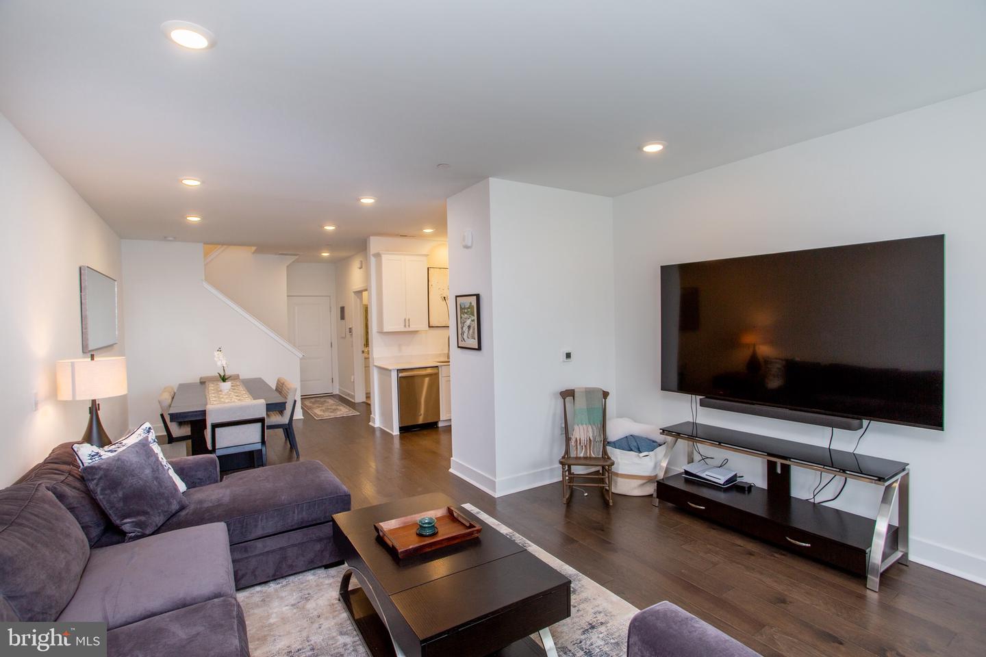 233 Lewis Fisher #st Property Photo 3