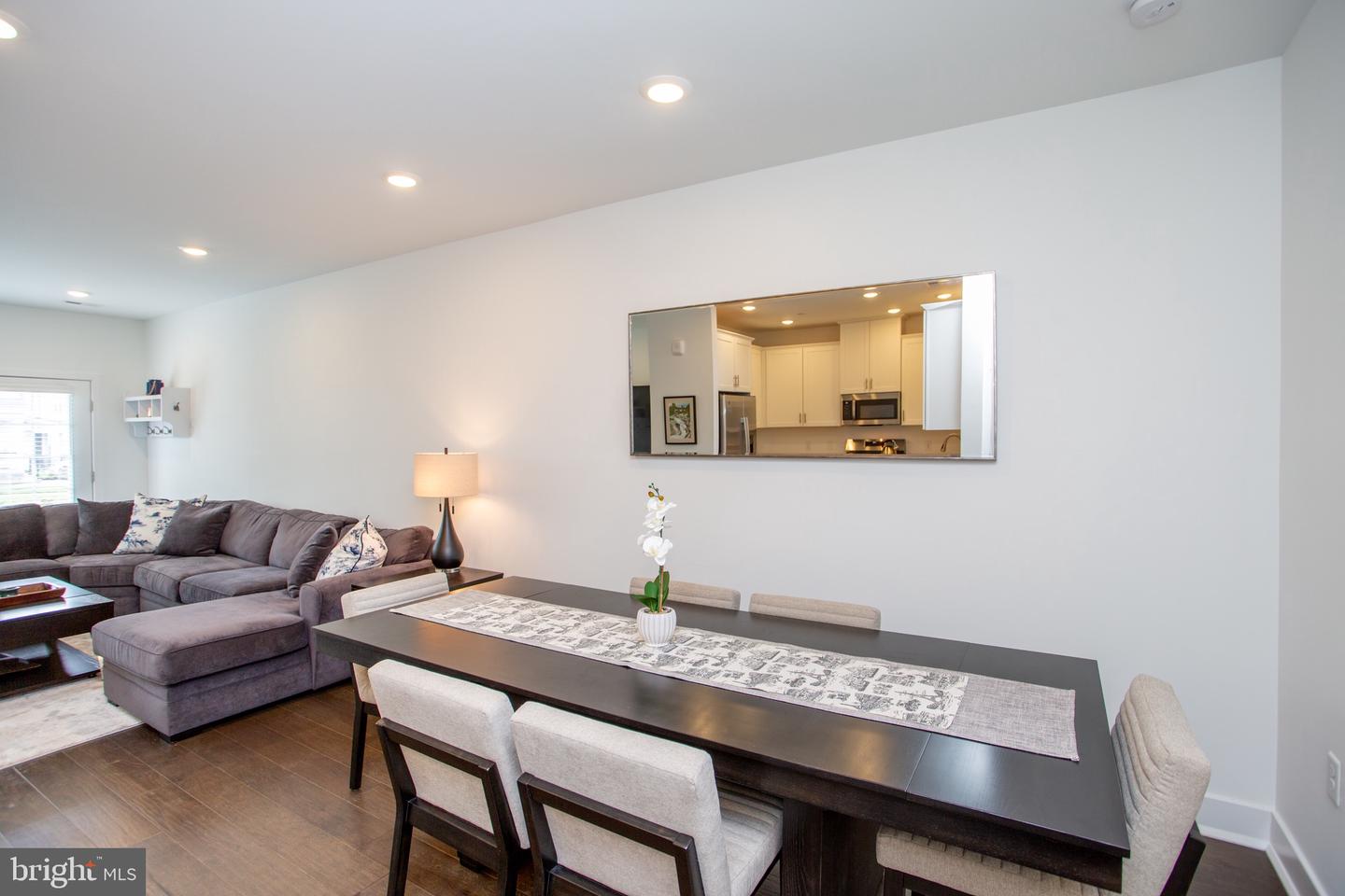 233 Lewis Fisher #st Property Photo 4