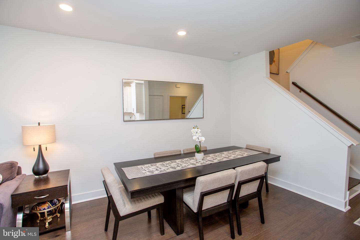 233 Lewis Fisher #st Property Photo 7
