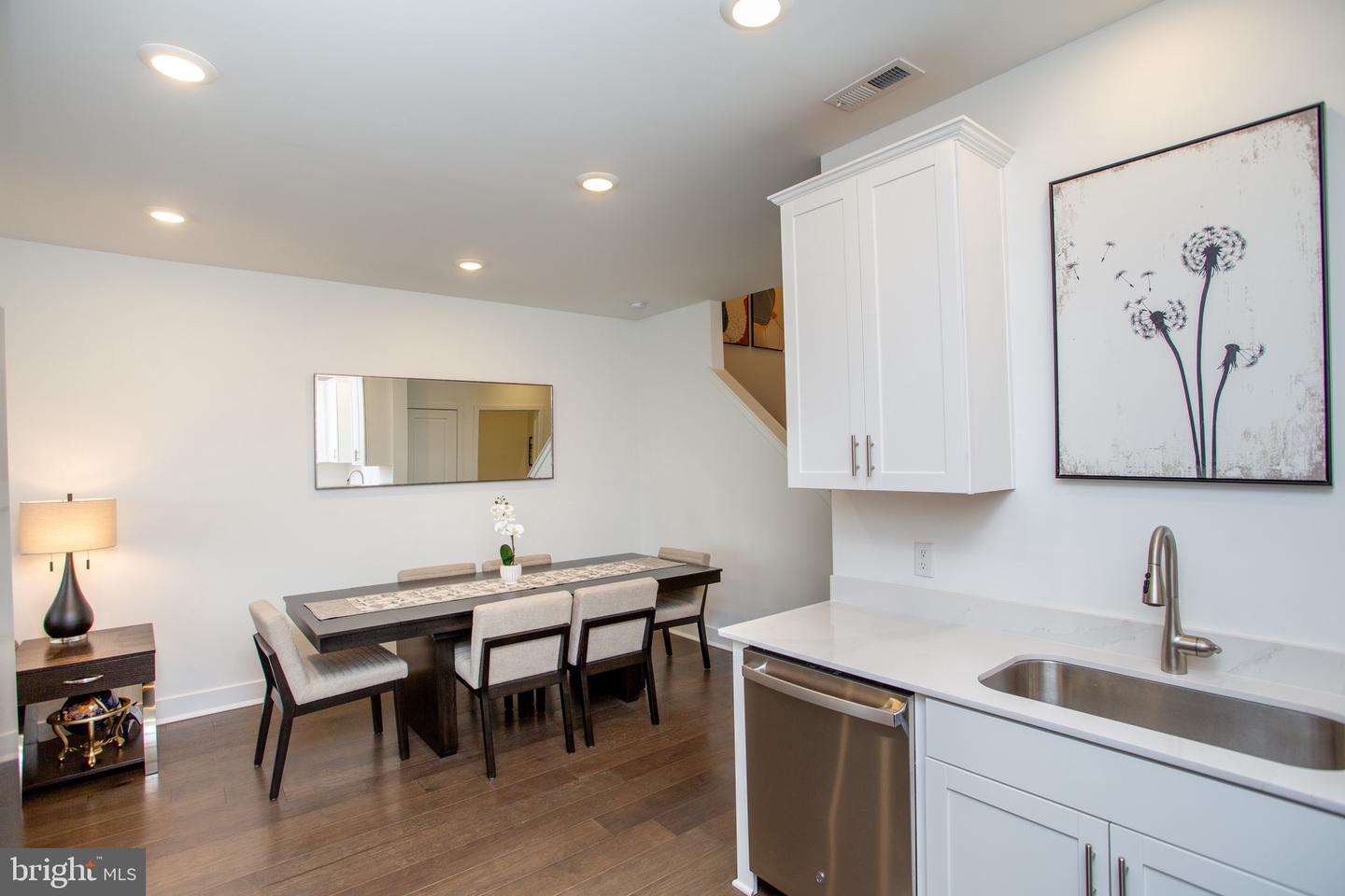 233 Lewis Fisher #st Property Photo 8