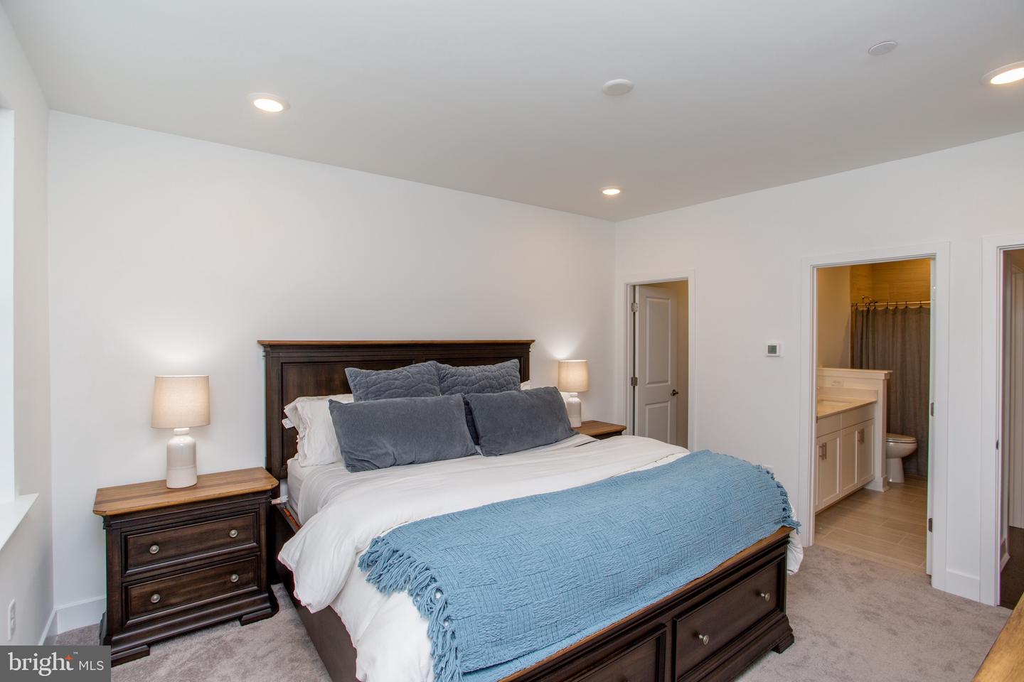 233 Lewis Fisher #st Property Photo 17