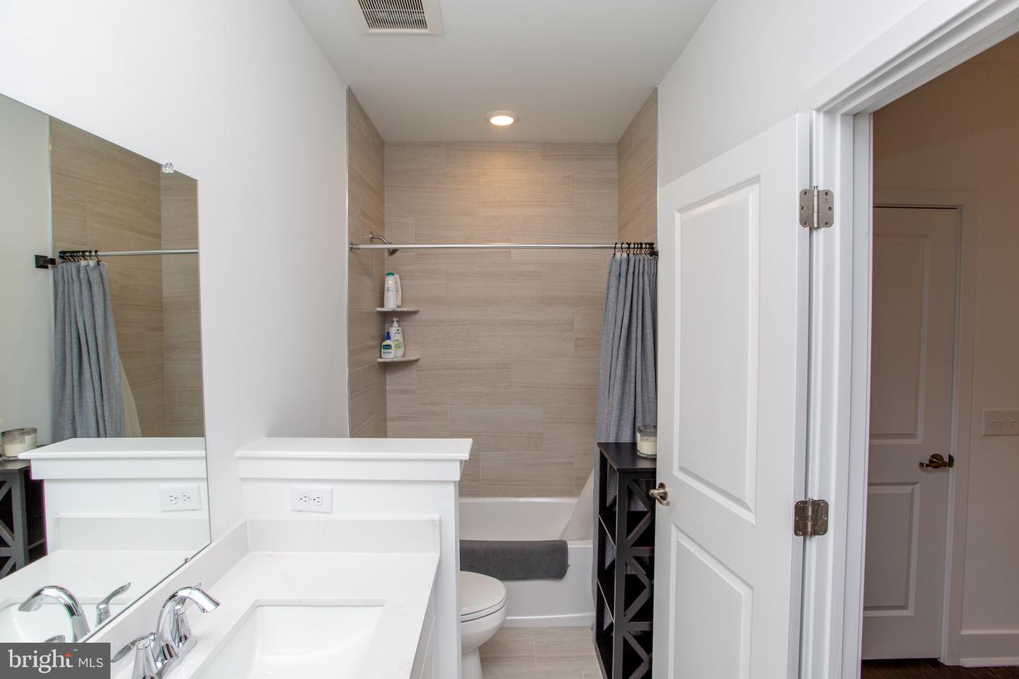 233 Lewis Fisher #st Property Photo 23