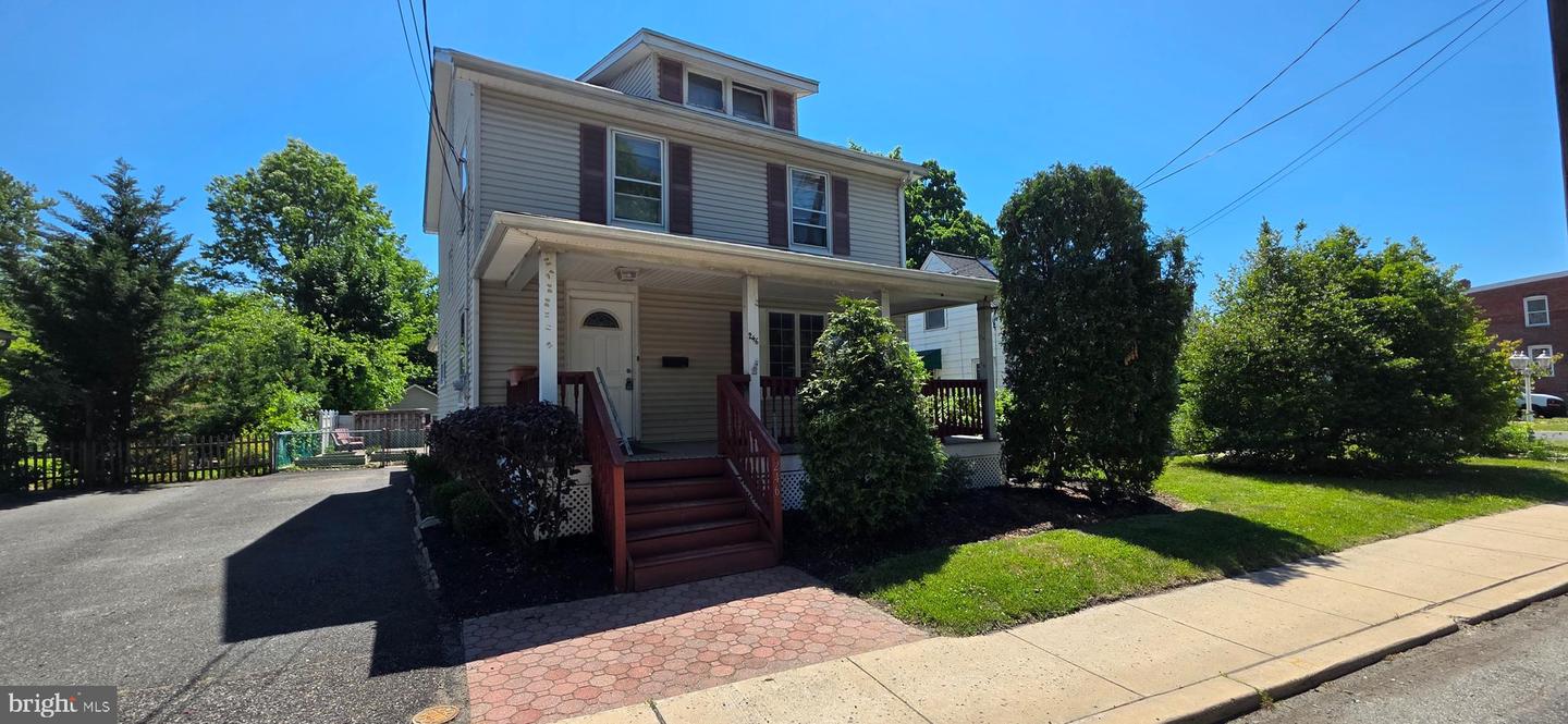246 Franklin St Property Photo 1