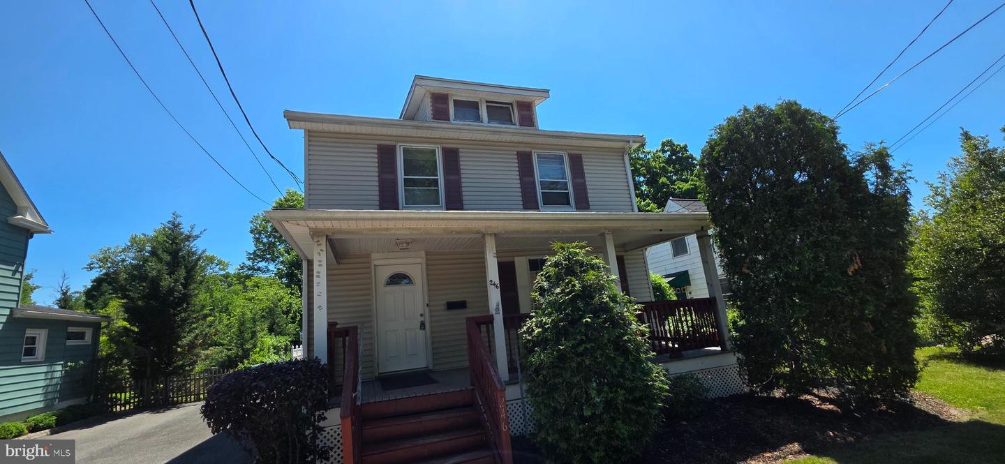 246 Franklin St Property Photo 2