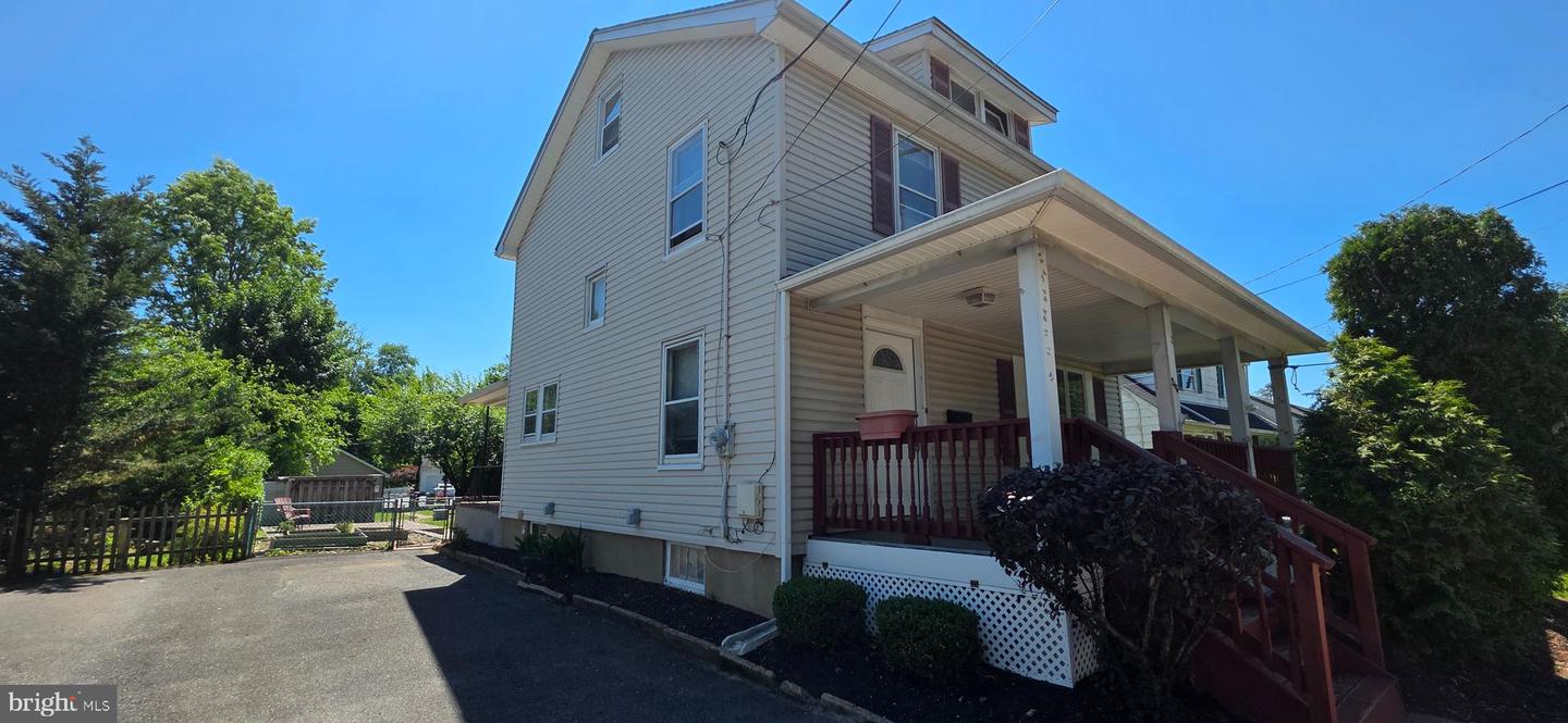 246 Franklin St Property Photo 4