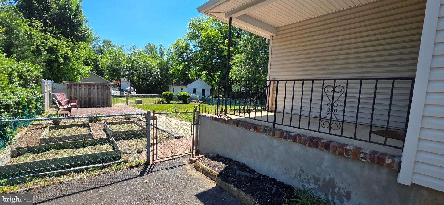 246 Franklin St Property Photo 5