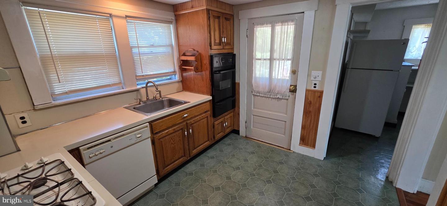 246 Franklin St Property Photo 13