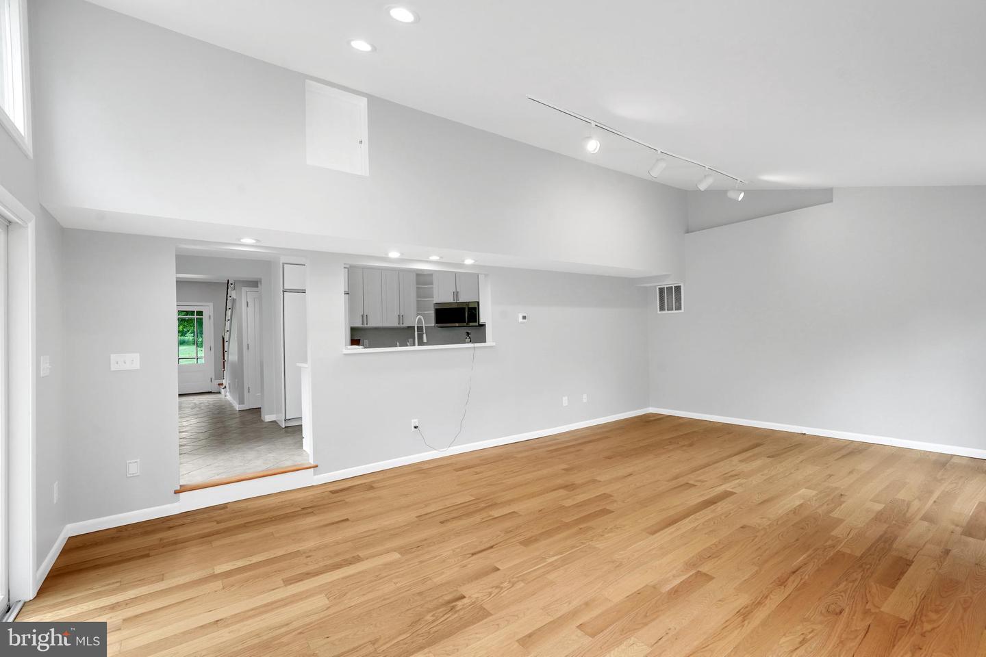4495 Province Line Rd Property Photo 9