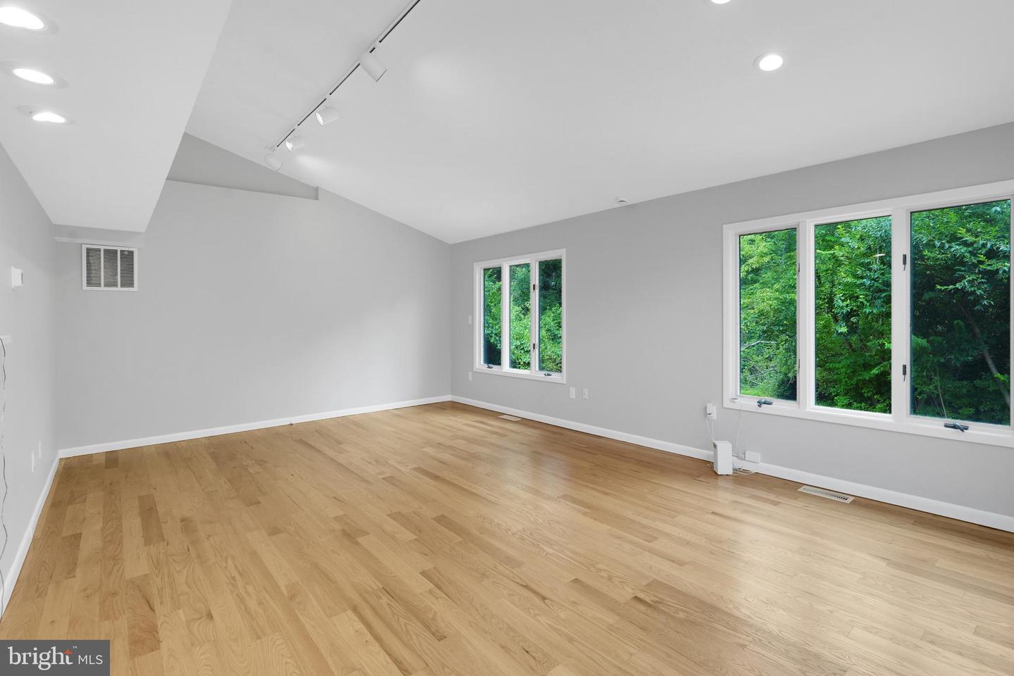 4495 Province Line Rd Property Photo 10