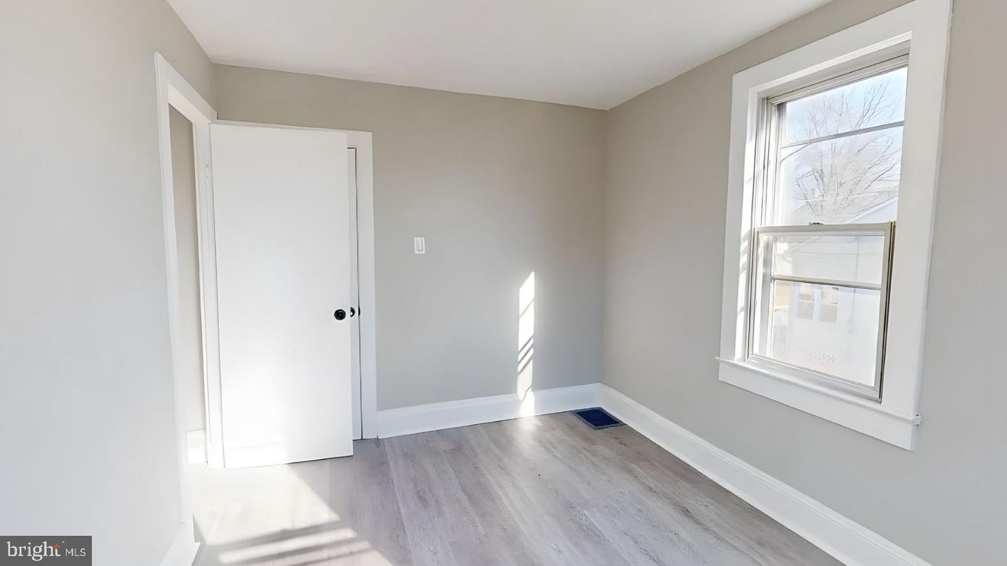 153 Knapp Ave Property Photo 8