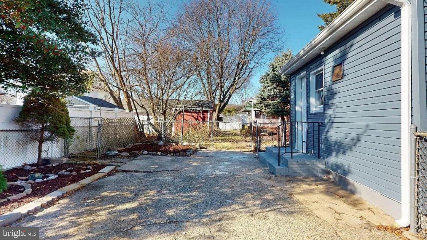 153 Knapp Ave Property Photo 21