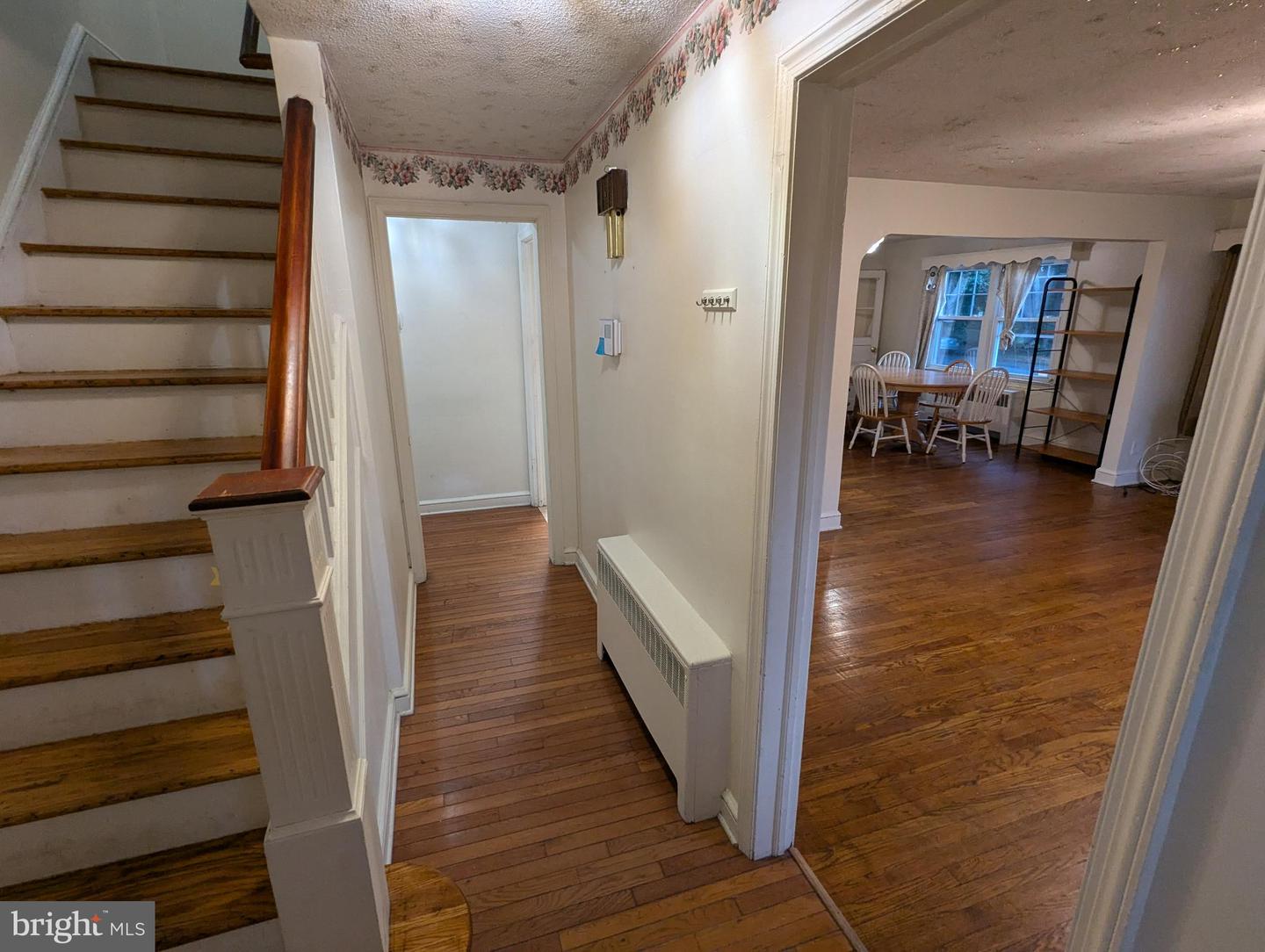 21 Steinway Ave Property Photo 3