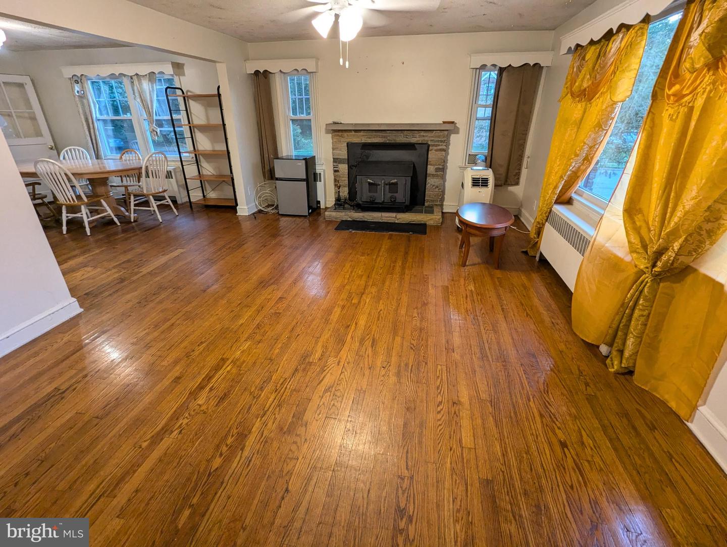 21 Steinway Ave Property Photo 4