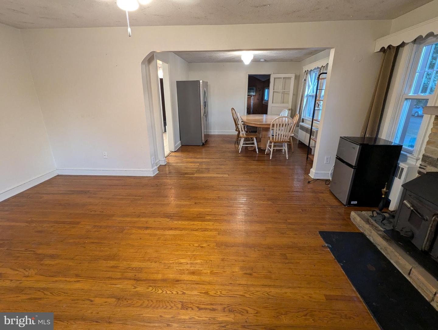 21 Steinway Ave Property Photo 6