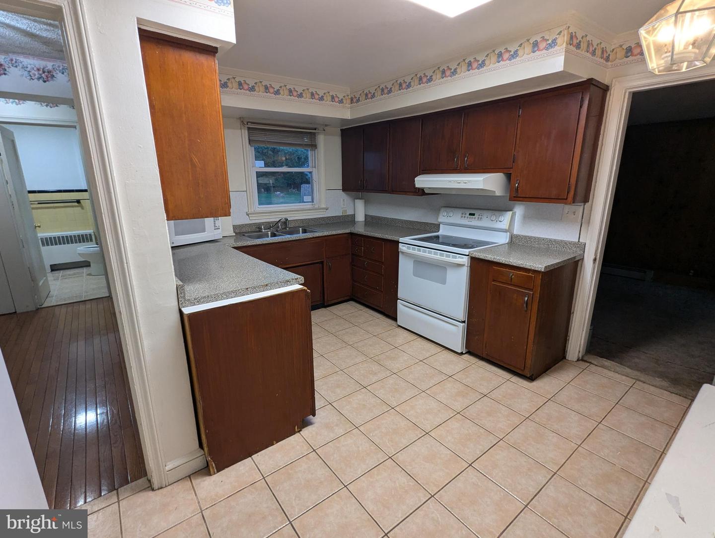 21 Steinway Ave Property Photo 9