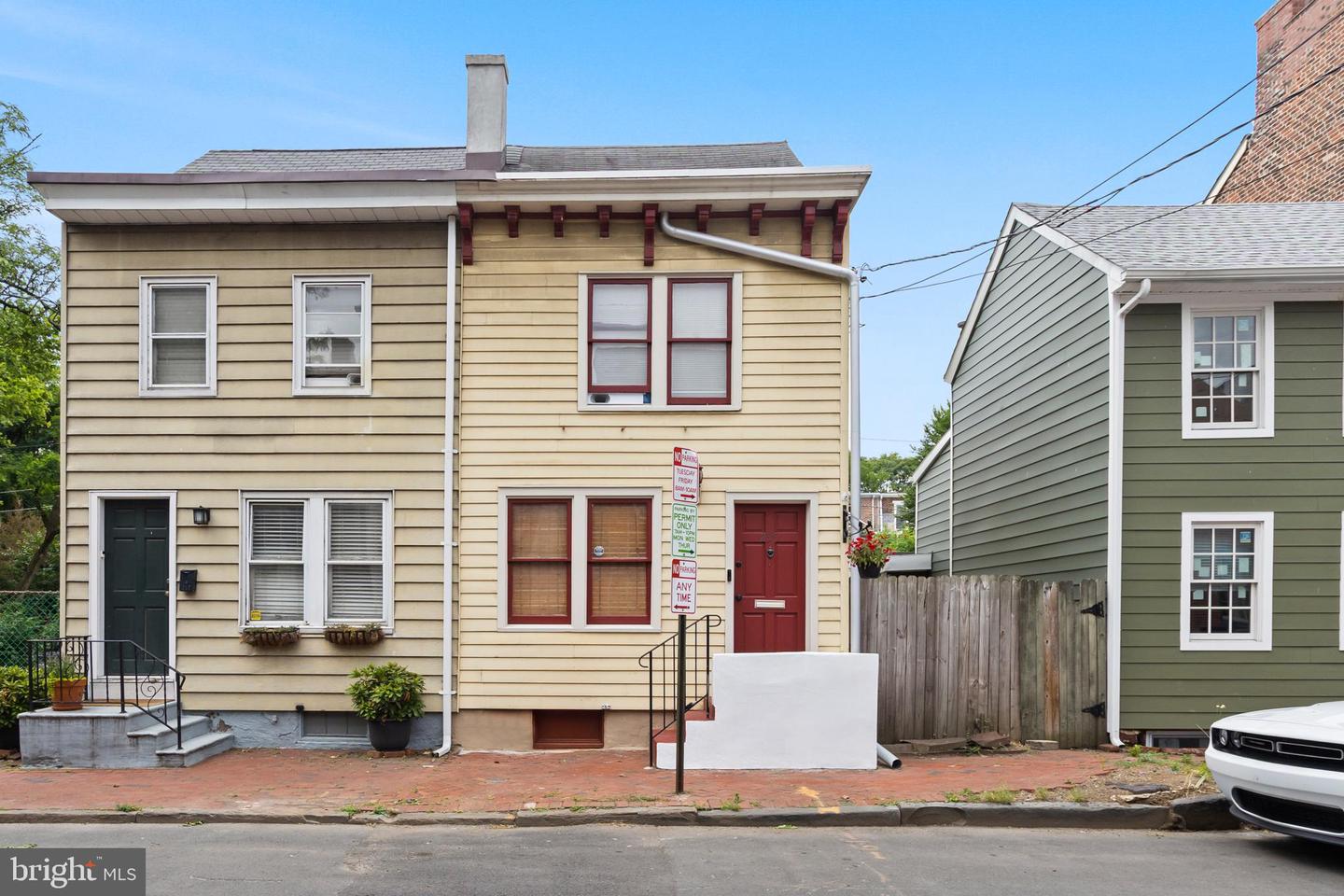 255 Clay St Property Photo 1