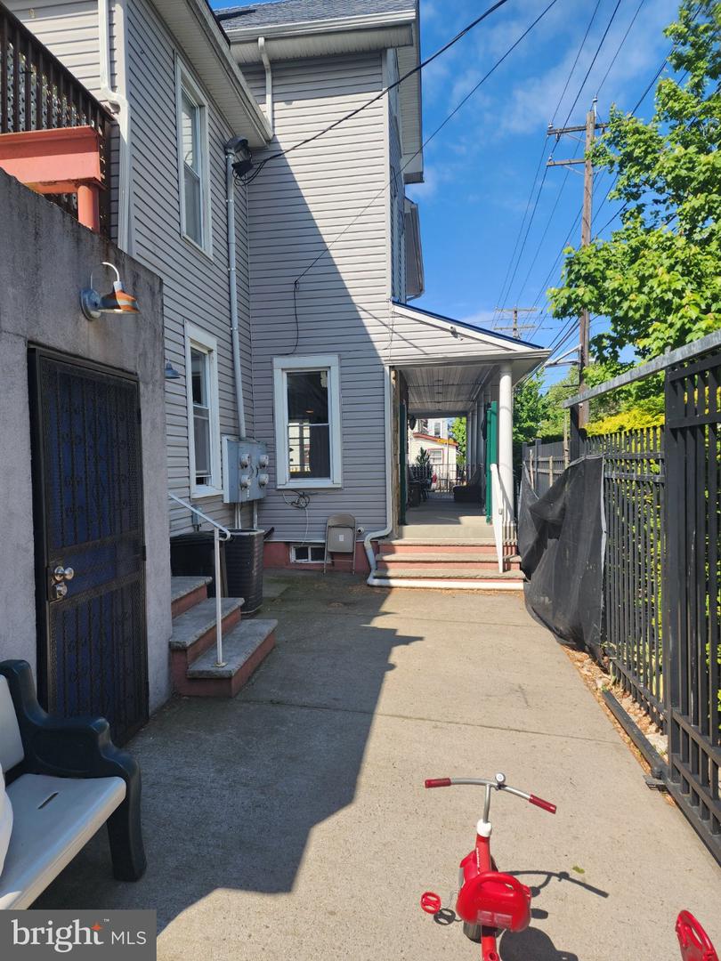 802 Second St Property Photo 6