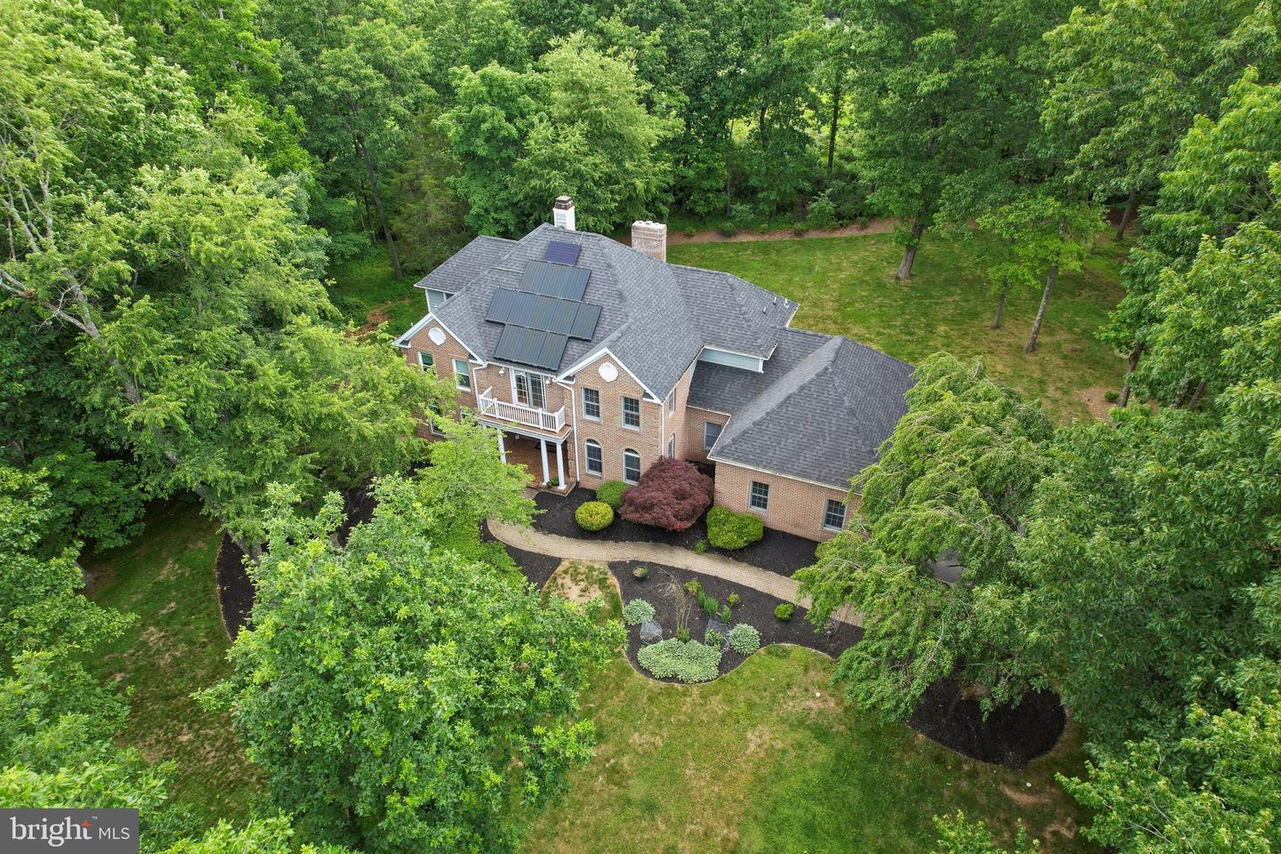 4 POND VIEW LN