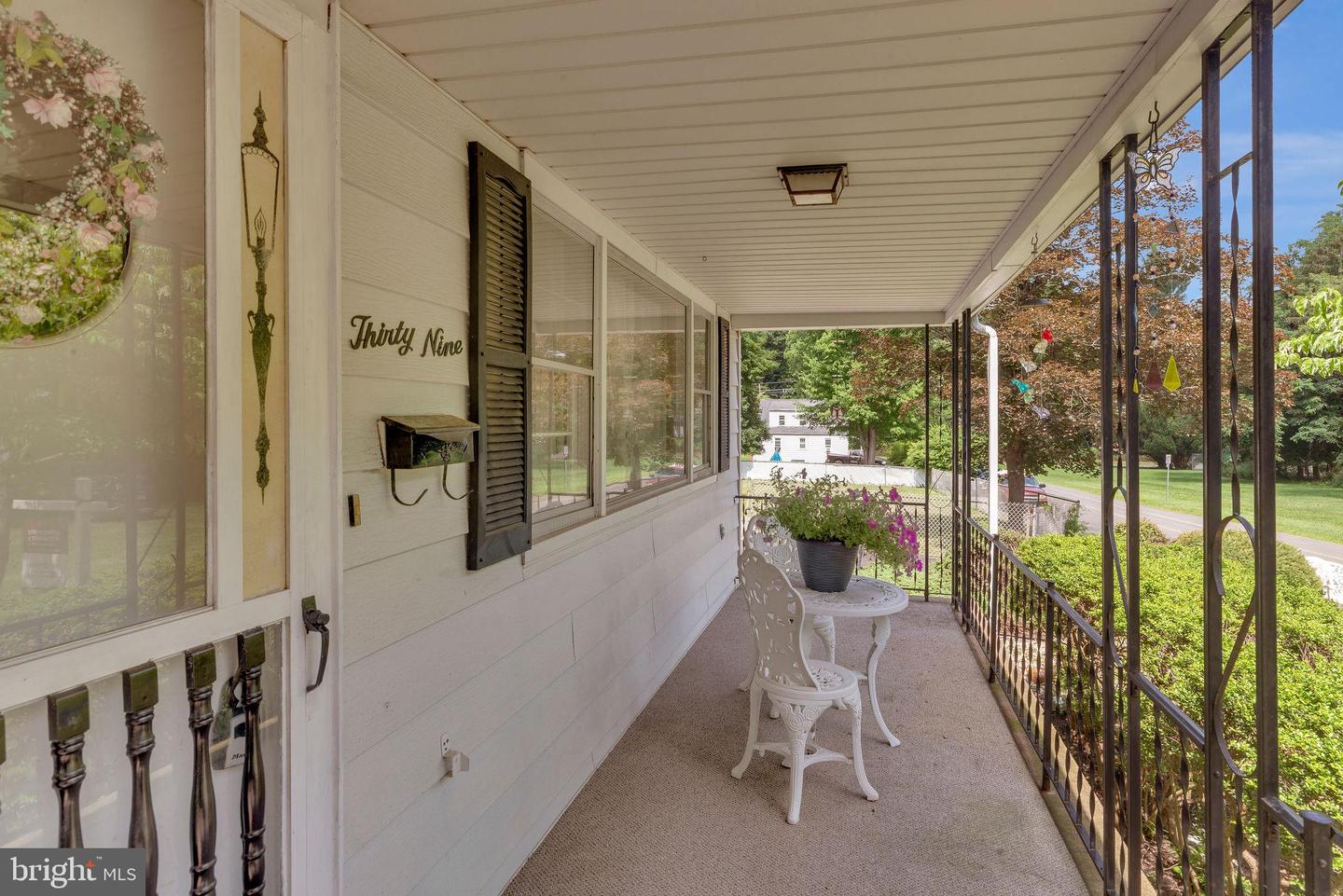 39 Ashley Ave Property Photo 3