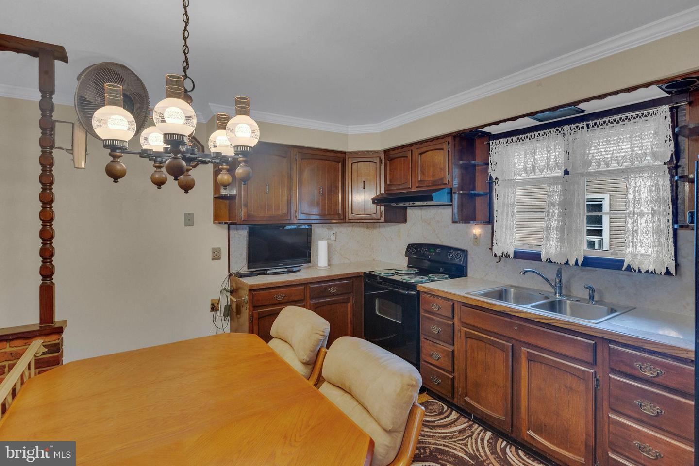39 Ashley Ave Property Photo 12